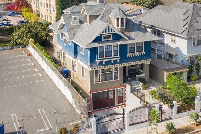 Building Photo - 751 Columbia Ave