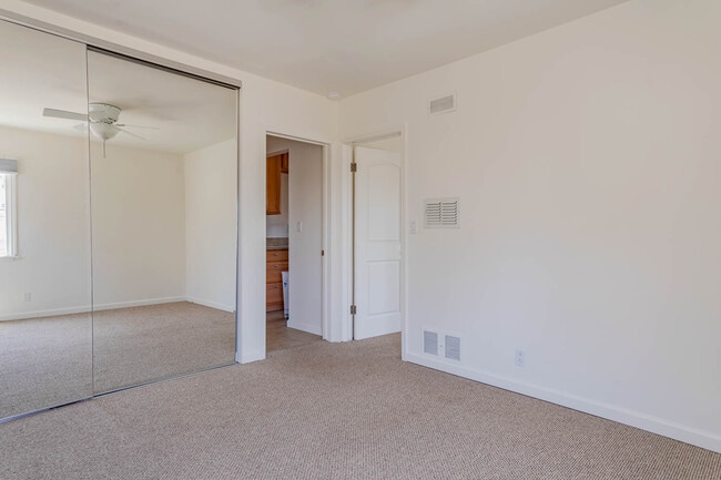 Huge Mirrored Closet - 2248 20th St