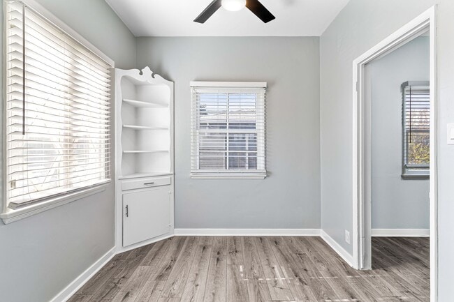 Photo - 2010 Pine Ave Unit 05