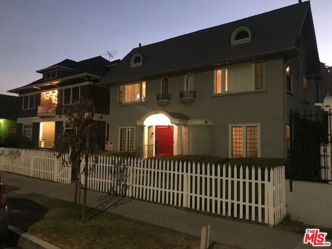 Photo - 1025 Locust Ave Unit 6