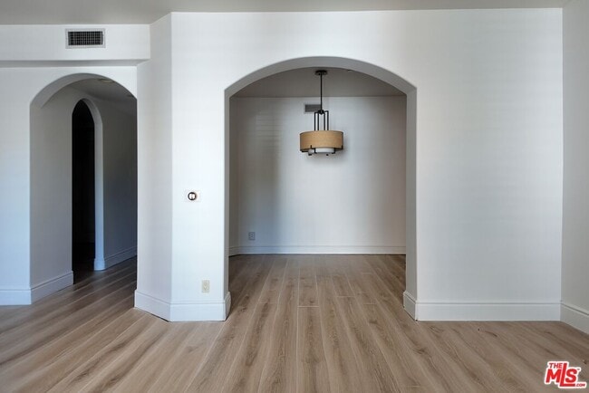 Photo - 137 S Spalding Dr Unit 203