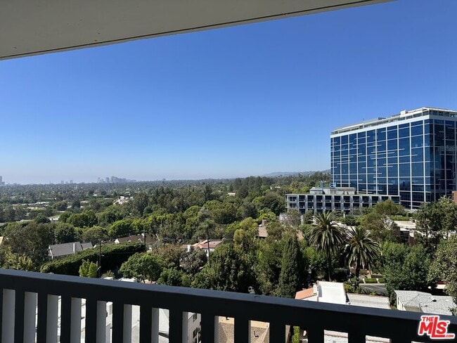 Photo - 999 N Doheny Dr Condo Unit 911