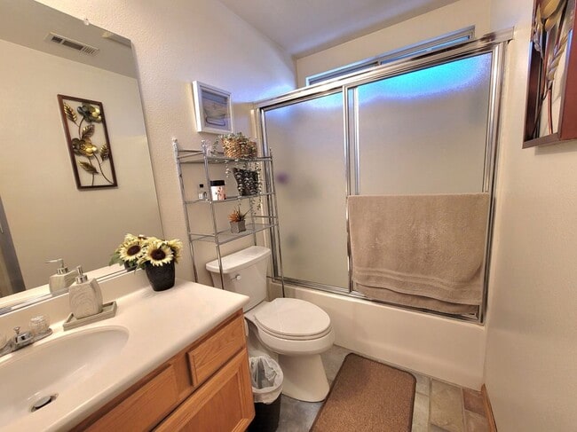 Photo - 5560 Barclay Ct