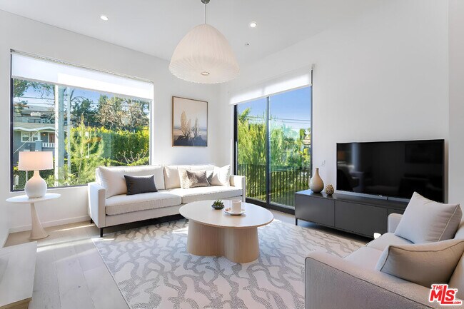 Photo - 906 Benton Wy