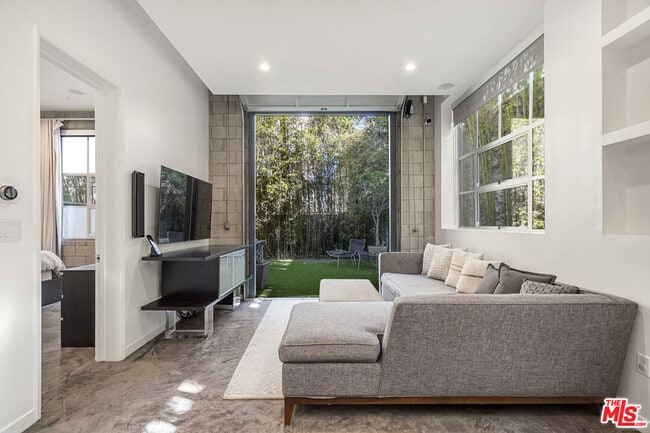 Building Photo - 710 Orlando Ave Unit 104