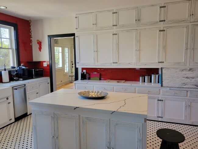 Photo - 2275 Vasanta Way