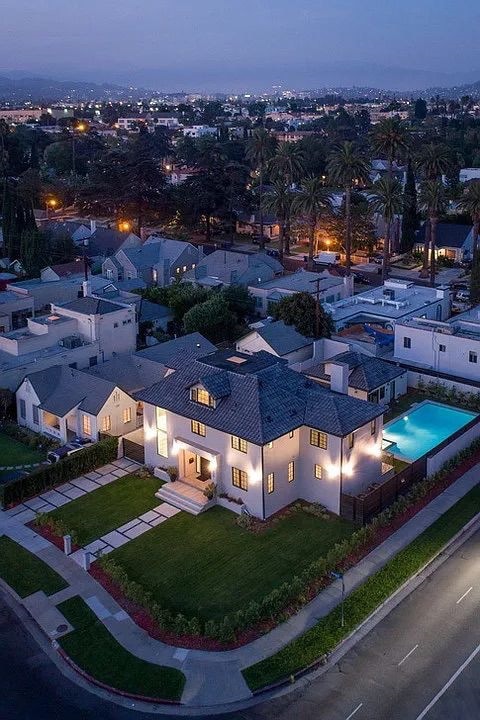 Photo - 300 N Plymouth Blvd House