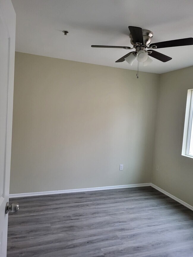 Photo - 15200 Sherman Way