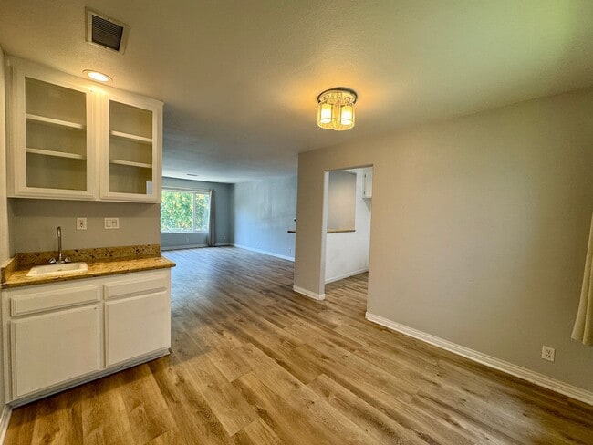 Photo - Dickens Unit Dickens #8