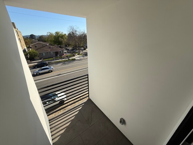 Photo - 11451-11455 Victory Blvd