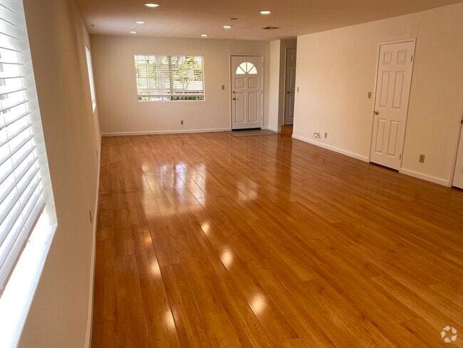 Building Photo - 308 E Valencia Ave Rental