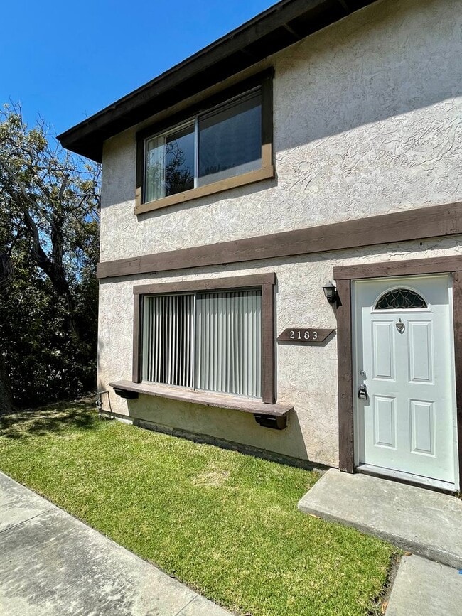 Building Photo - Fire Mountain Townhome with Garage!