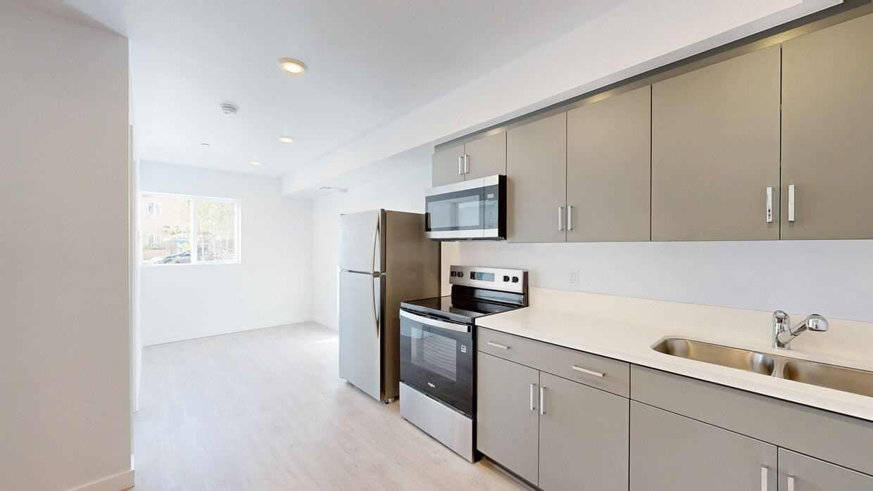 3D Tour - Beautiful and Spacious 1 bed/1 bath Apartment ~ Comes with Appliances, All Utilities Included, No...