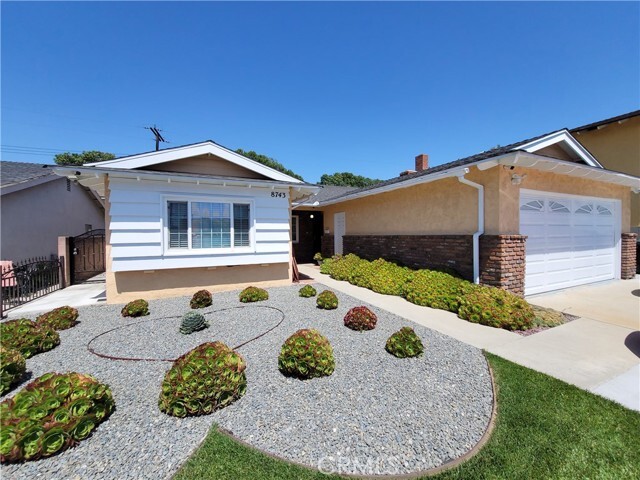 Photo - 8743 Dorion St House