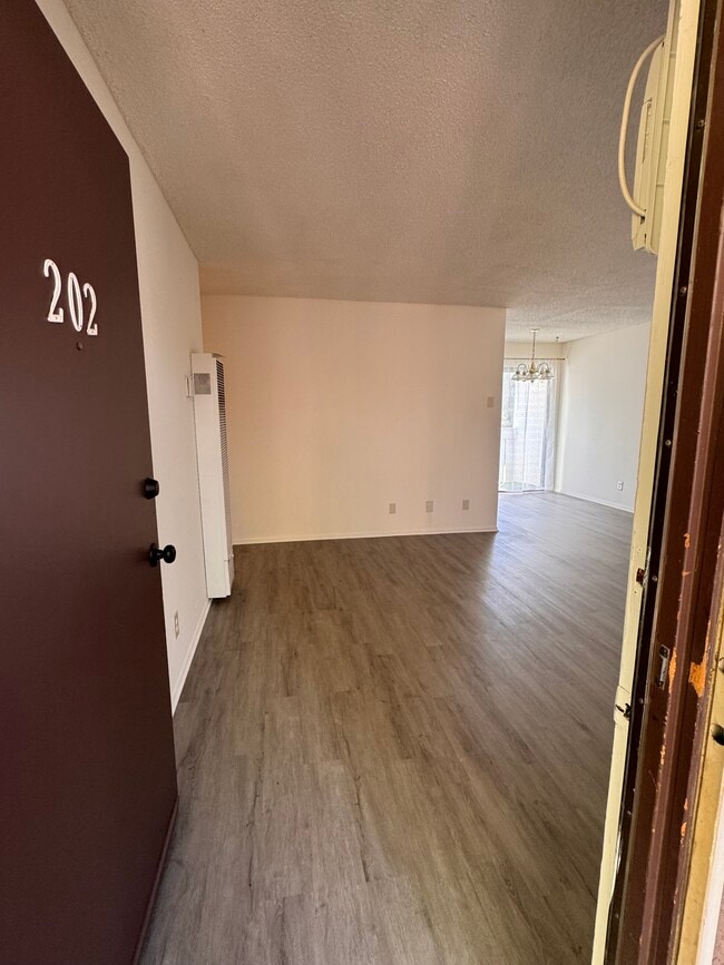 Building Photo - 5075 Atlantic Ave Unit 202