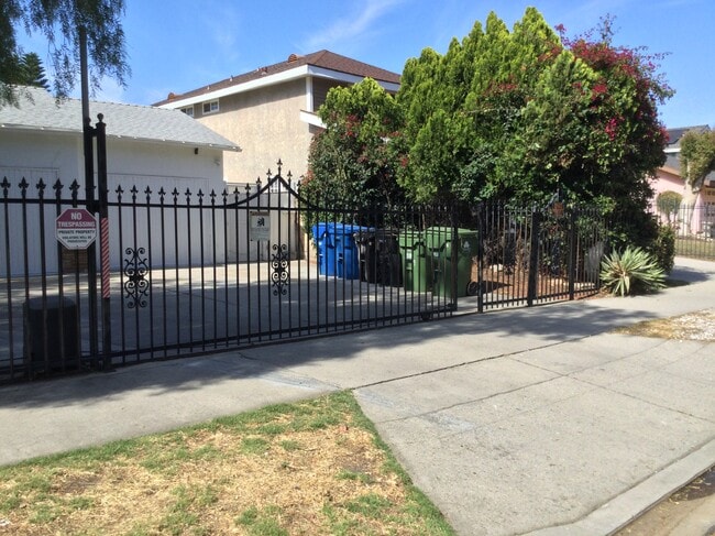 Photo - 20957 Community St