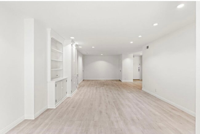 Building Photo - 10747 Wilshire Blvd Unit 7th Floor