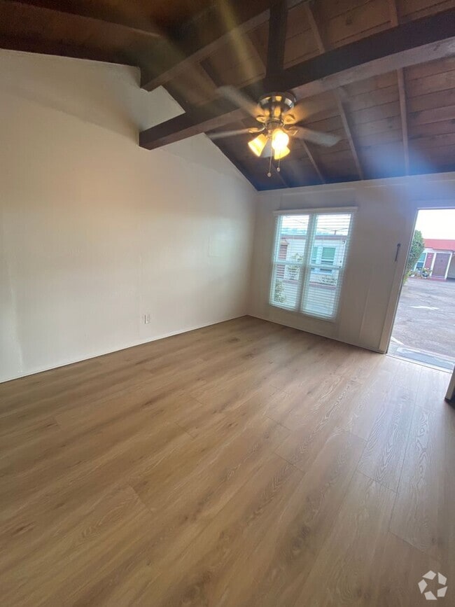 Building Photo - Studio Apartment Available now. Unit 25