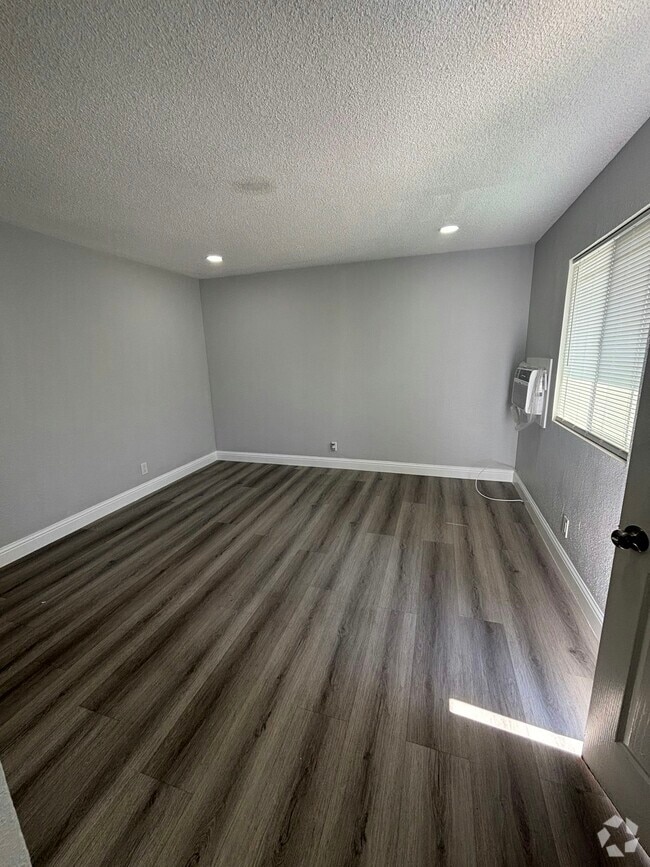 Building Photo - 13187 Splendora Ave Rental