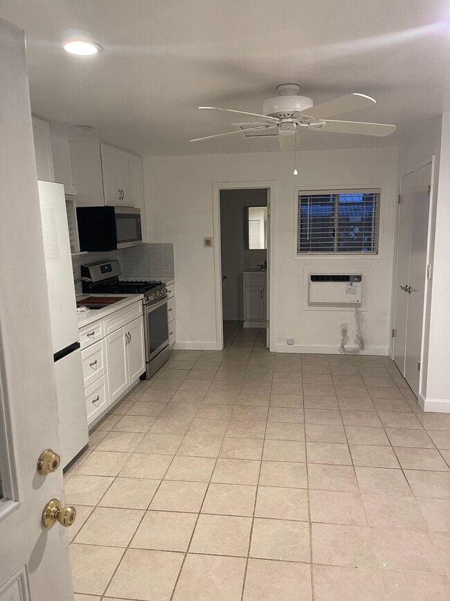 Photo - 7330 Yarmouth Ave Apartments Unit Studio