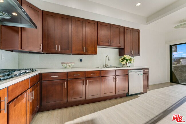 Photo - 1727 S Bentley Ave