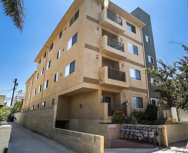Photo - 936 N Hudson Ave Unit 301