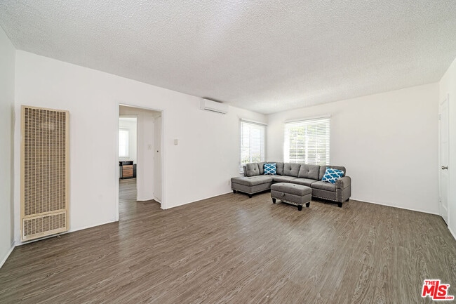 Photo - 1349 W 35th Pl