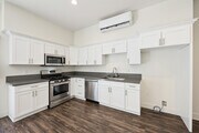 1BR, 1BA - 800SF - Kitchen - Chateau Dearborn