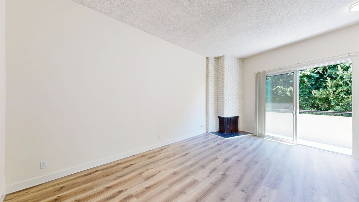 3D Tour - 10657 Holman Ave Apartment Unit 4