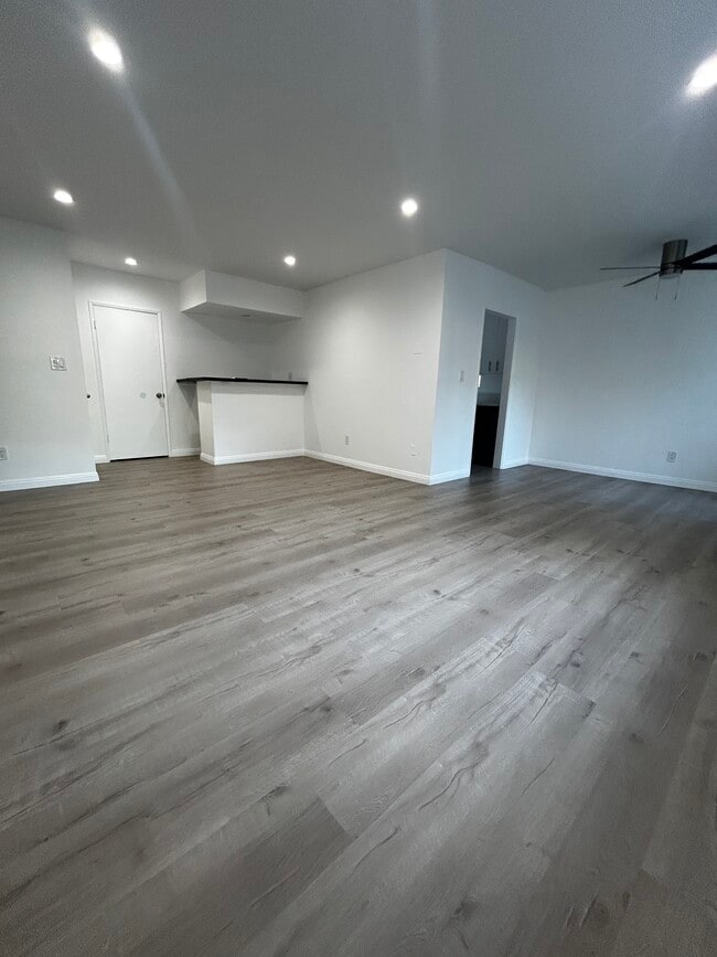 Living room - 649 Westbourne Dr