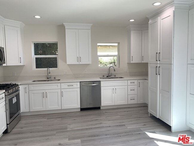 Photo - 1125 S Clark Dr