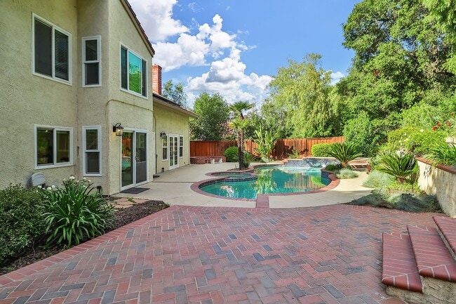Photo - 2086 Glastonbury Rd House