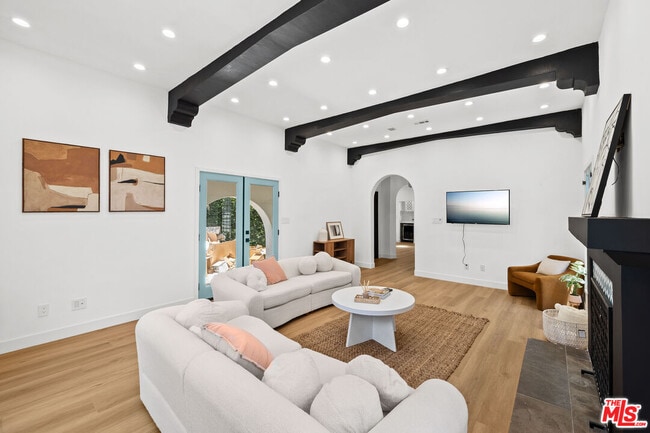 Photo - 1104 S Crest Dr