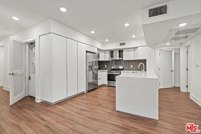 Photo - 1223 Wellesley Ave Unit 203