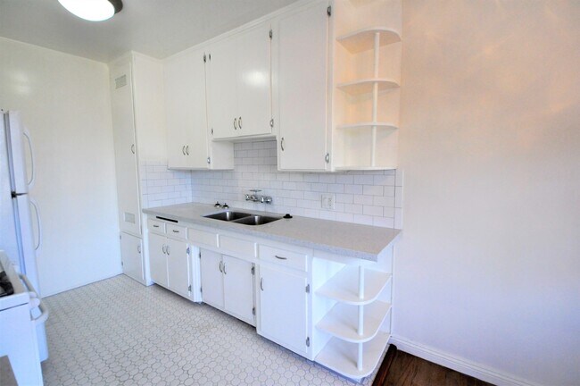 Photo - 10924 Camarillo St Unit 06