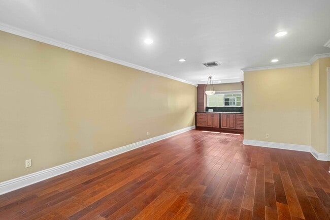 Photo - 5215 Sepulveda Blvd