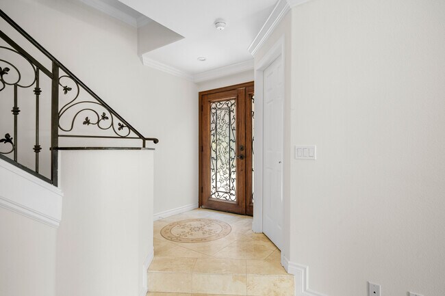 Photo - 345 W Loraine St