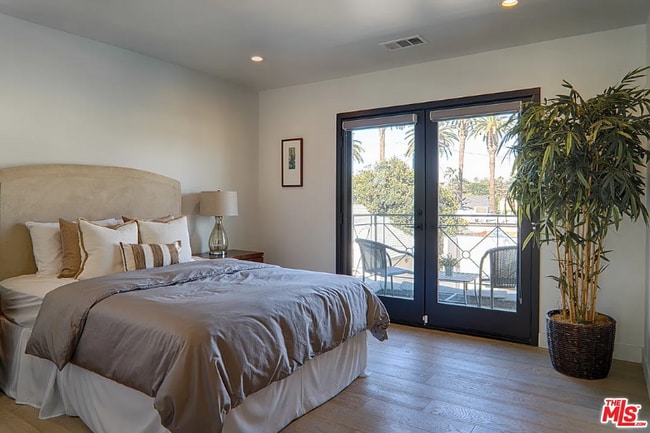 Building Photo - 300 N Plymouth Blvd