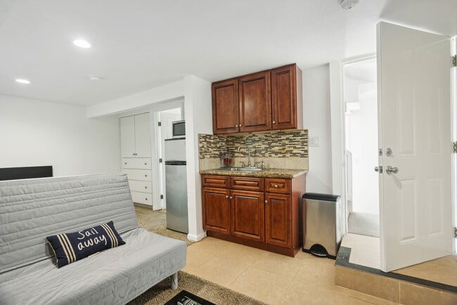 Photo - 1238 S Mullen Ave Unit Studio