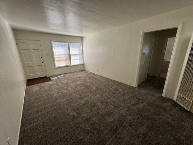 Photo - 4045 E 8th St