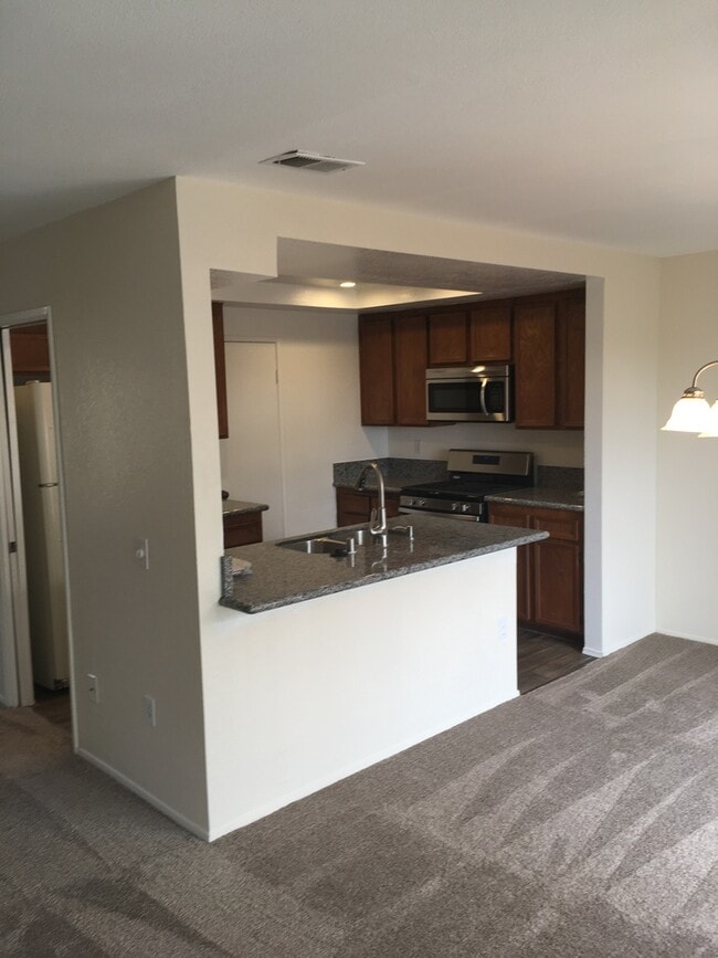 Building Photo - 3BD 3BA Split Level Condo located in Mission Valley