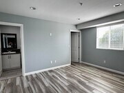 Photo - 433 1/2 East 30th Street