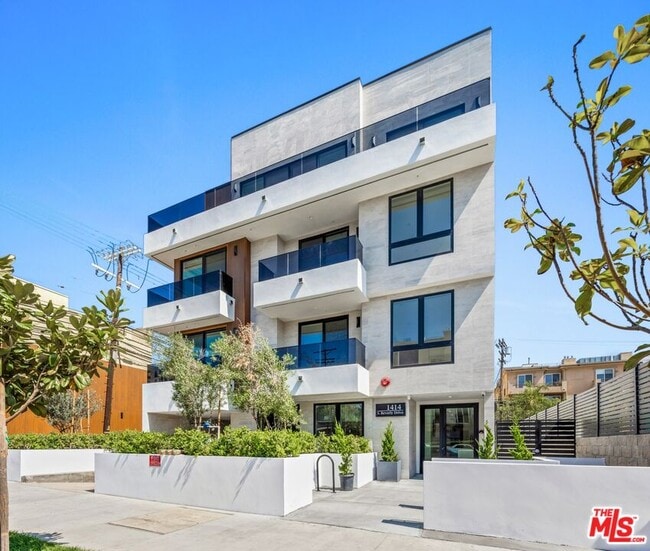 Building Photo - 1414 S Beverly Dr Unit 102