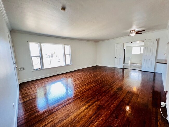 Building Photo - Single Family Home w/Garage, Yard, Fruit T...