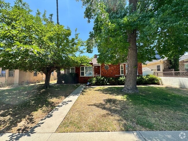 Building Photo - Beautiful Sherman Oaks Home!