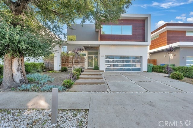 Building Photo - 16518 Moorpark St Rental