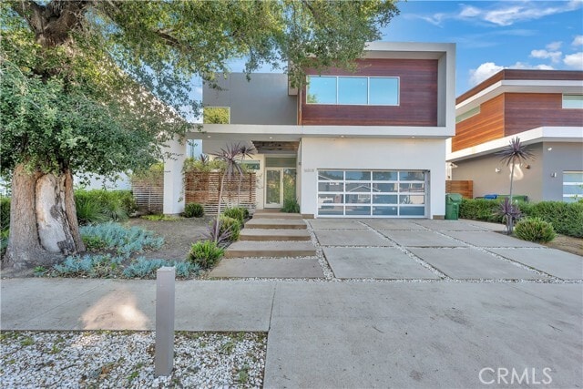 Photo - 16518 Moorpark St House