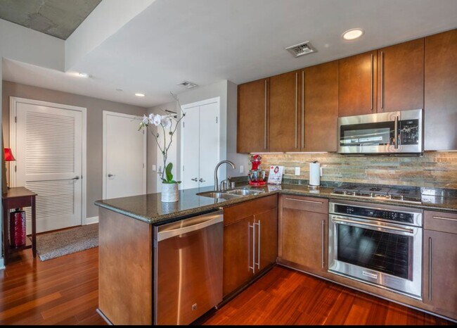 Beautiful Large 2 Bdrm, 2 Ba Condo in Cort... - Beautiful Large 2 Bdrm, 2 Ba Condo in Cort... Unit 803