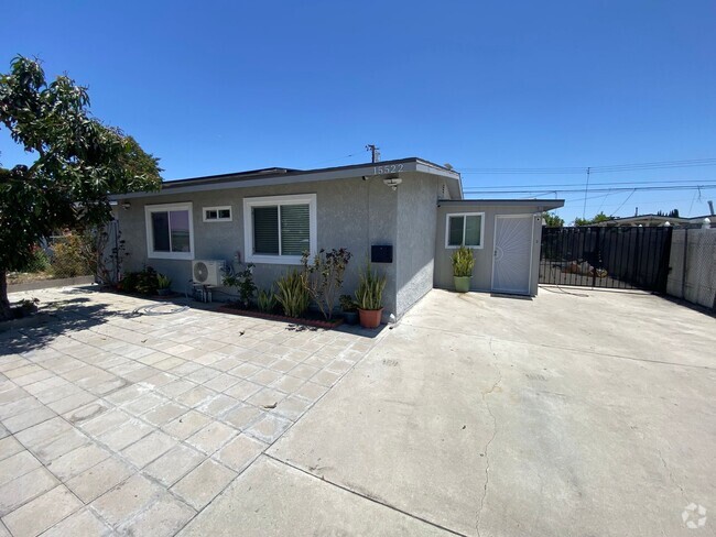 Building Photo - Remodeled 4 Bedroom Norwalk House For Rent...
