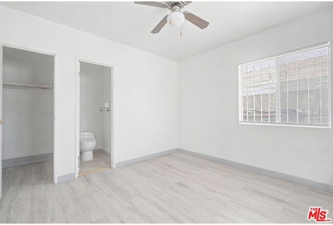 Building Photo - 12015 S Willowbrook Ave